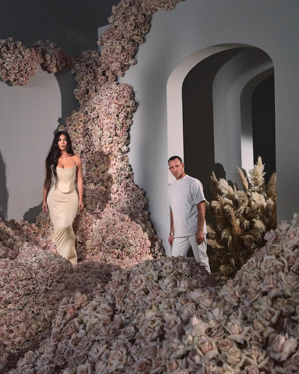 Ким Кардашьян сделала парфюмерную коллаборацию с флористом Джеффом Литэмом (фото 1)