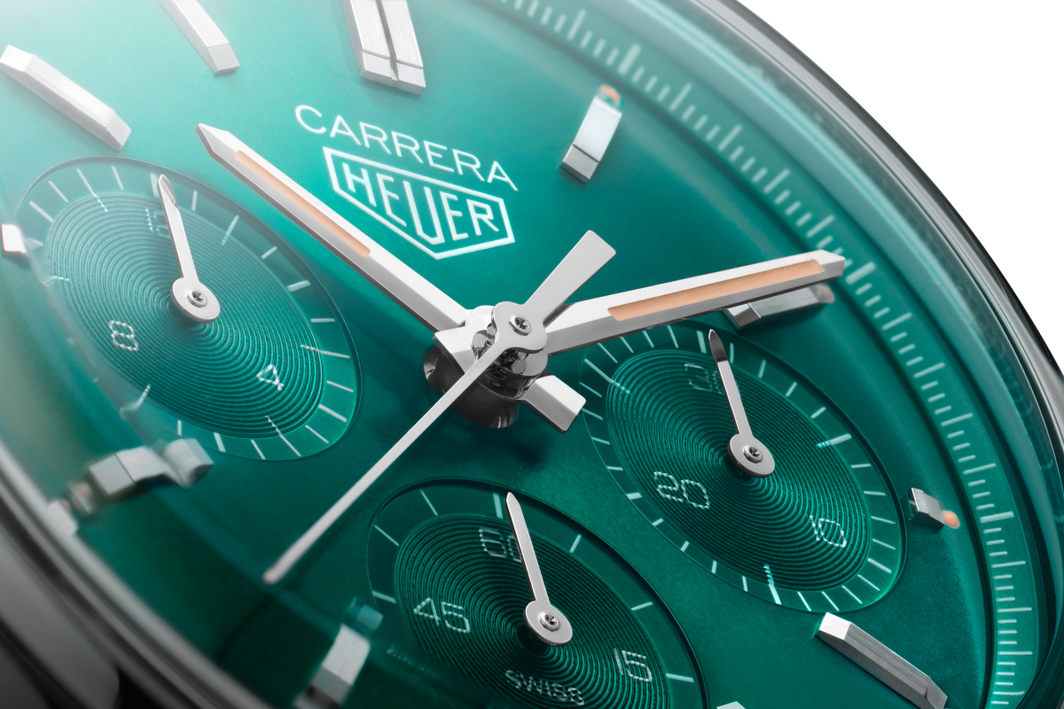 TAG Heuer представил часы Carrera с циферблатом бирюзового оттенка (фото 2)
