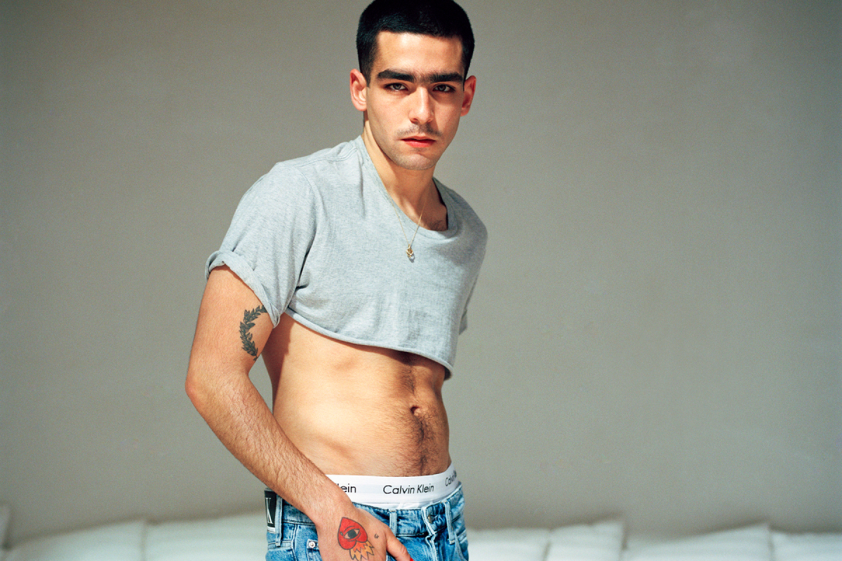Актер сериала «Элита» Омар Аюсо снялся в кампании Calvin Klein (фото 1)