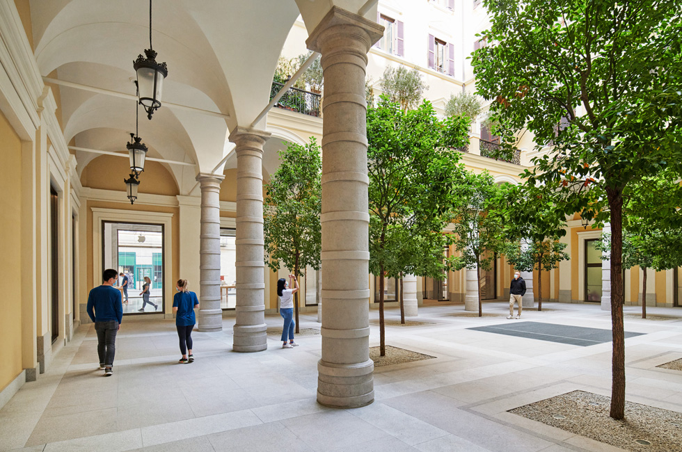Компания Foster + Partners превратила палаццо в Риме в магазин Apple (фото 5)