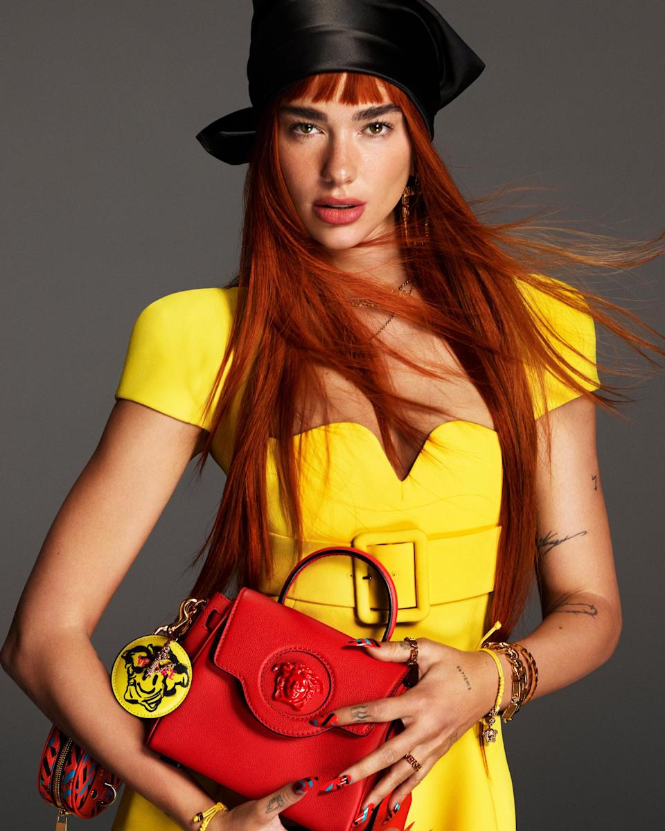Дуа Липа снялась в осенне-зимней кампании Versace с новым цветом волос (фото 1)