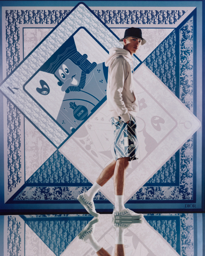 Художник Кенни Шарф сделал для Dior капсулу, вдохновленную карточными играми (фото 1)