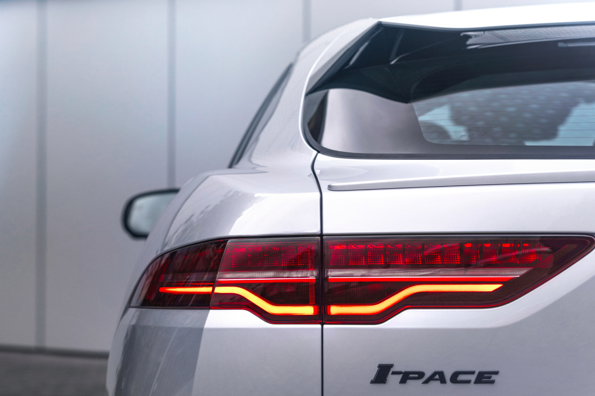Jaguar представил обновленный полностью электрический кроссовер I-PACE (фото 4)