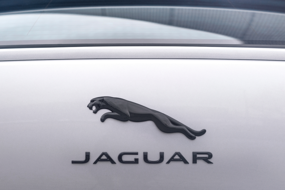 Jaguar представил обновленный полностью электрический кроссовер I-PACE (фото 5)