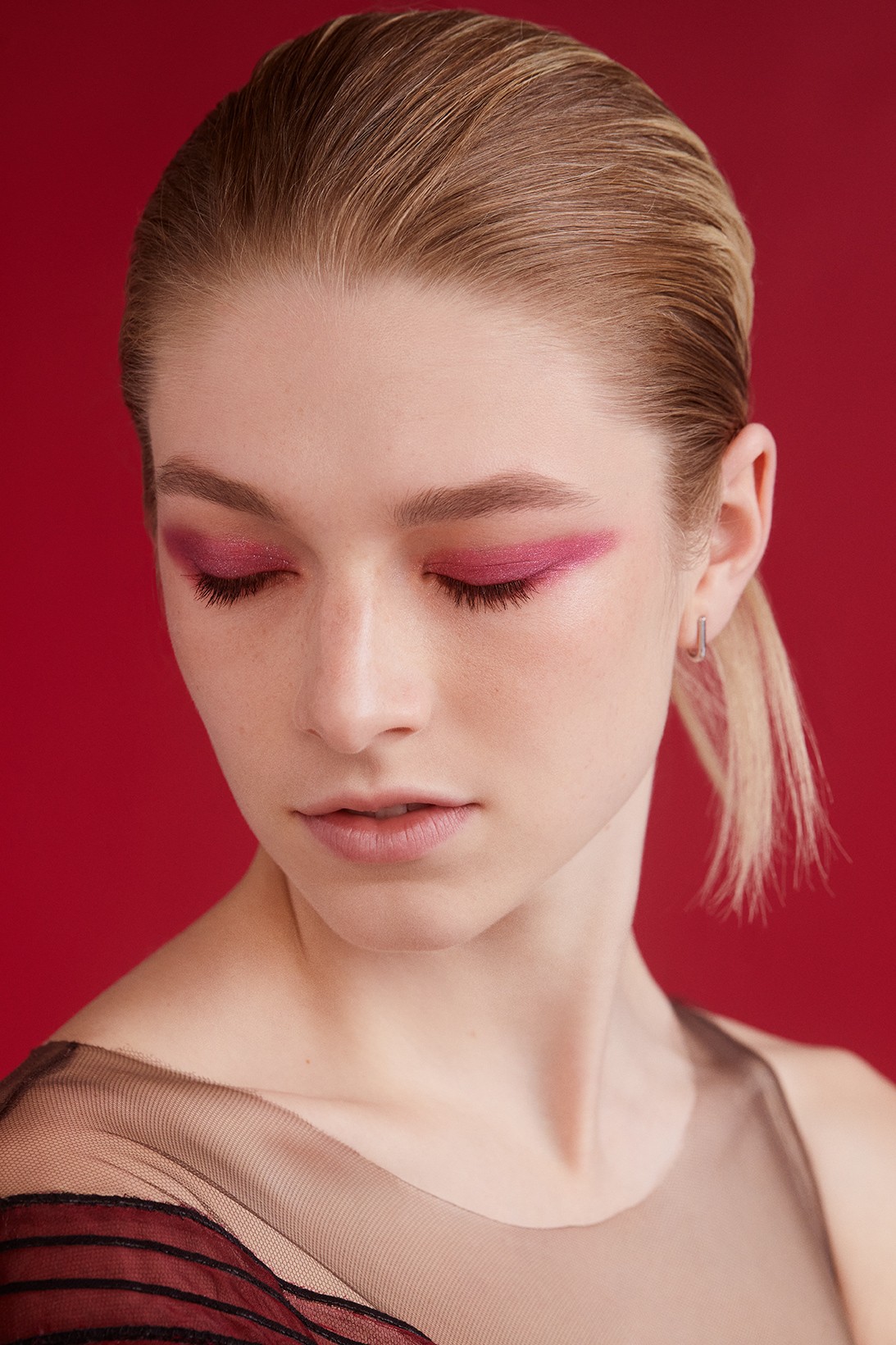 Хантер Шафер снялась в кампании новой коллекции Shiseido для макияжа глаз (фото 3)