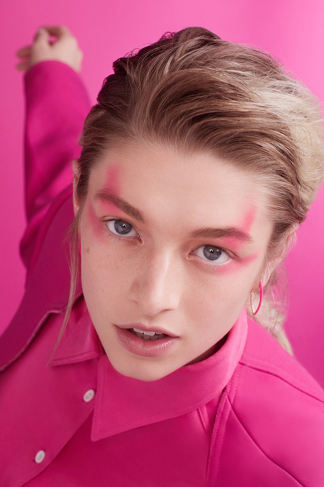 Хантер Шафер снялась в кампании новой коллекции Shiseido для макияжа глаз (фото 4)