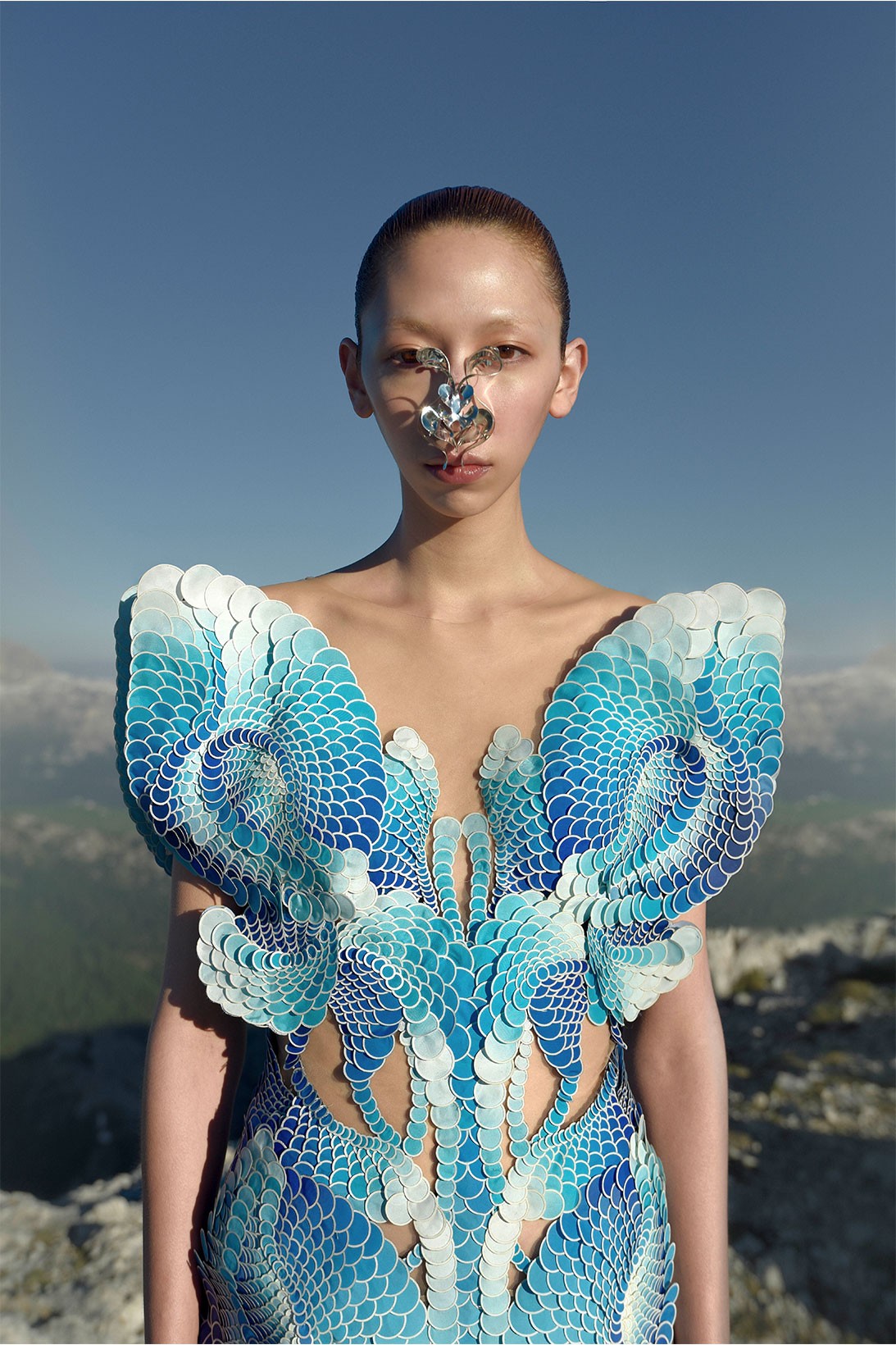 Айрис ван Херпен сделала платья из переработанного океанического пластика (фото 1)