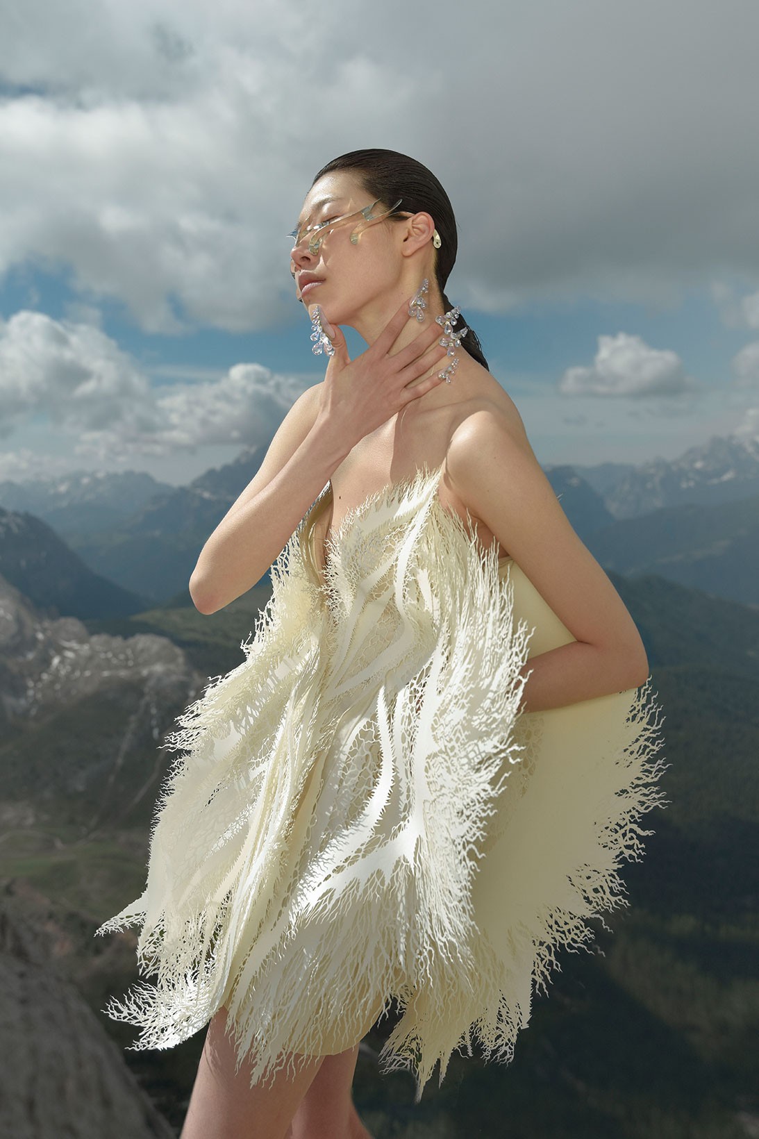 Айрис ван Херпен сделала платья из переработанного океанического пластика (фото 3)