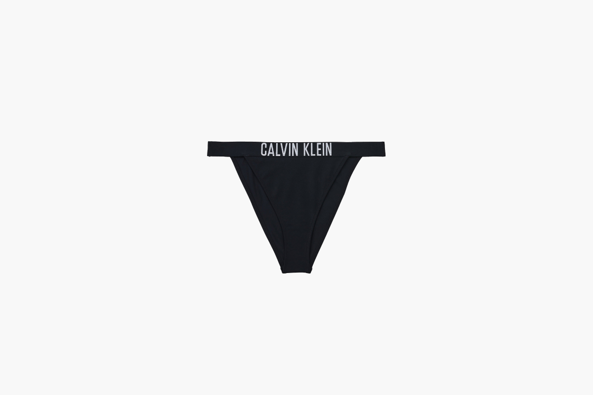 Calvin Klein представил минималистичные купальники для активного отдыха на пляже (фото 7)