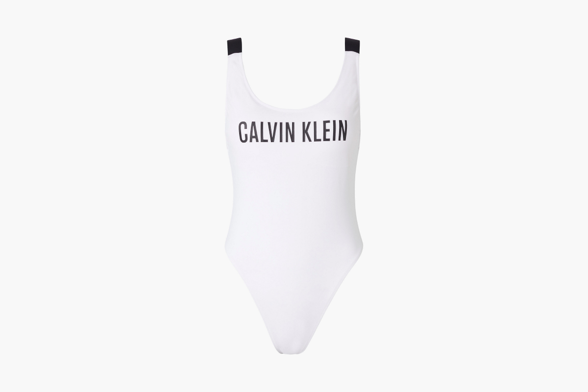 Calvin Klein представил минималистичные купальники для активного отдыха на пляже (фото 10)