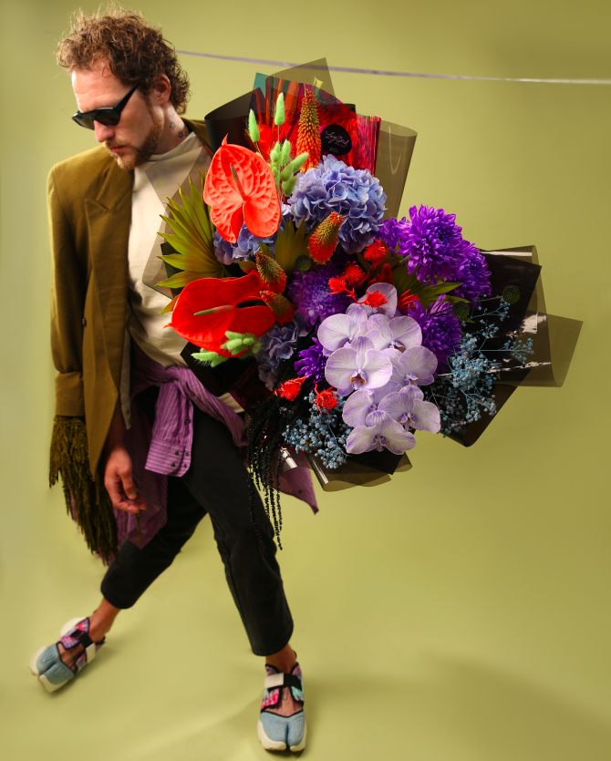 Флористы студии Lacy Bird создали букеты в стиле знаменитых дизайнеров и модных брендов (фото 10)