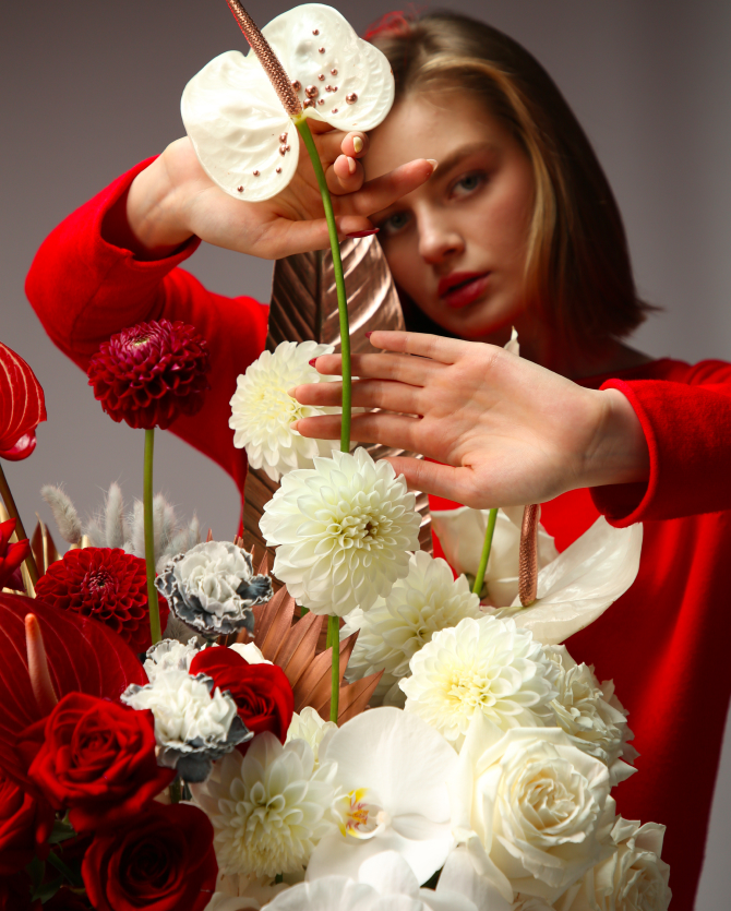Флористы студии Lacy Bird создали букеты в стиле знаменитых дизайнеров и модных брендов (фото 6)