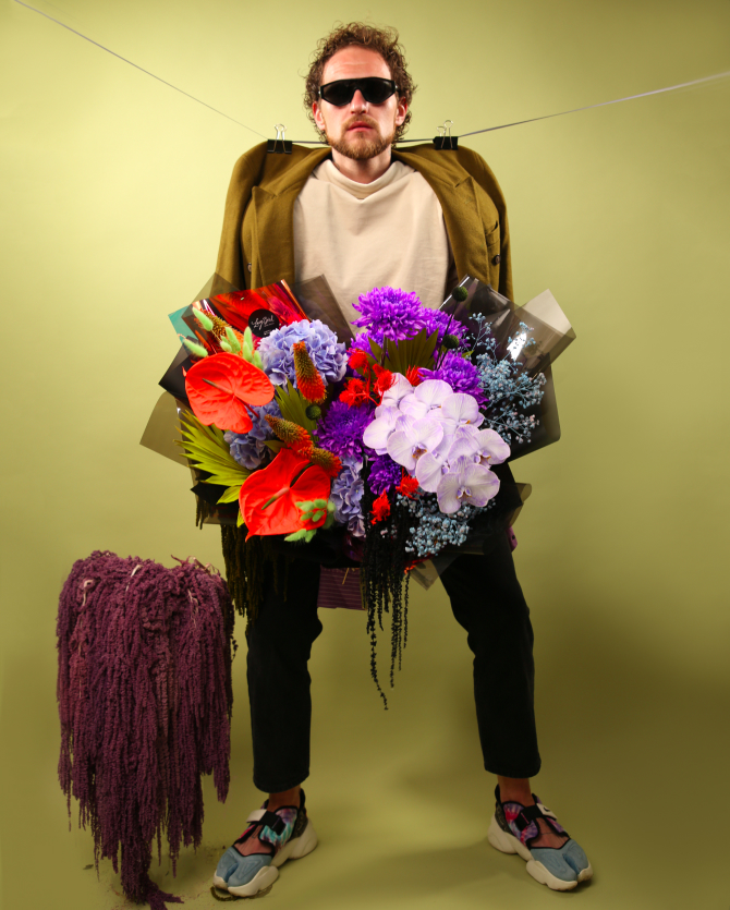 Флористы студии Lacy Bird создали букеты в стиле знаменитых дизайнеров и модных брендов (фото 9)