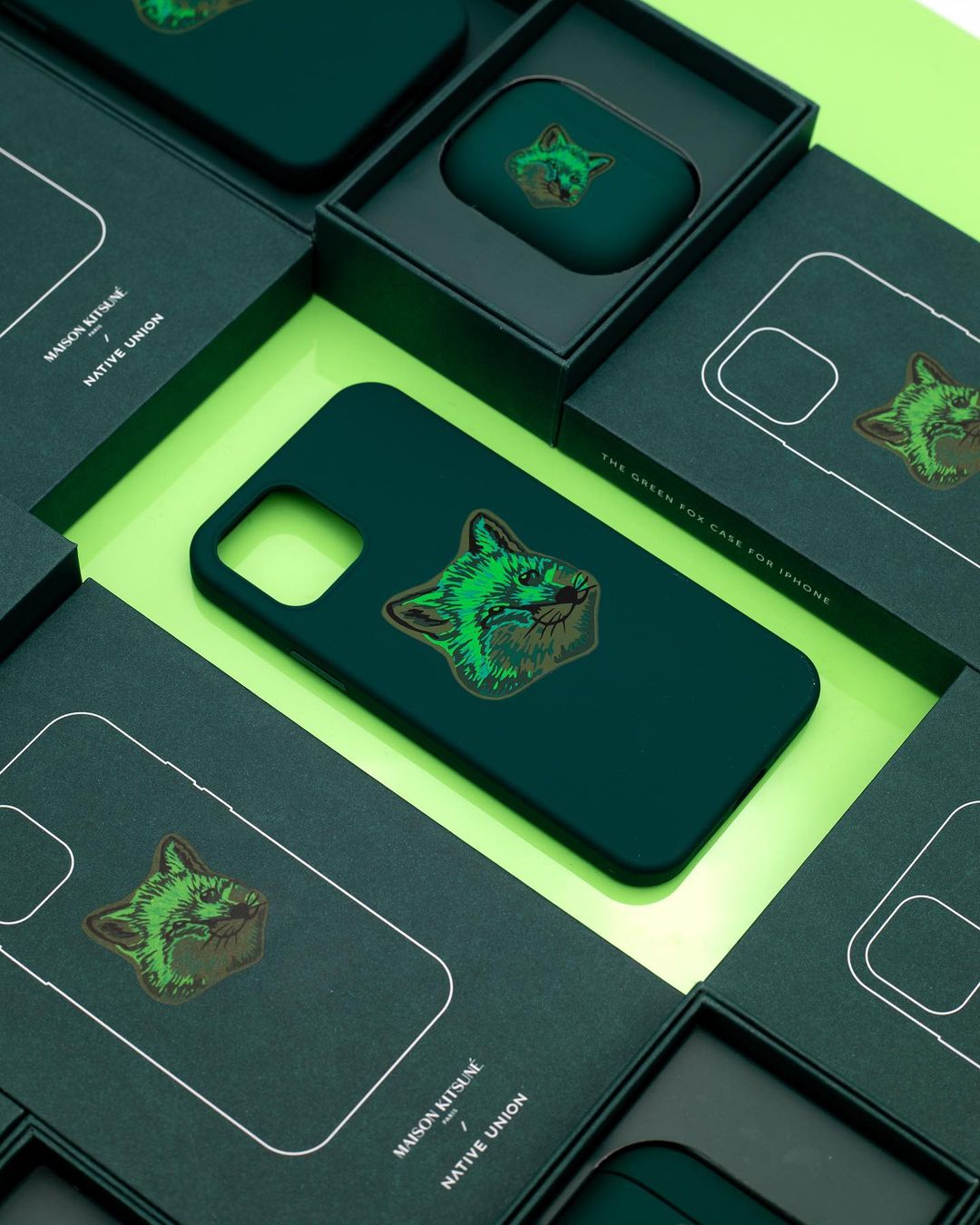 Maison Kitsuné выпустил коллекцию аксессуаров для iPhone в изумрудно-зеленой гамме (фото 1)