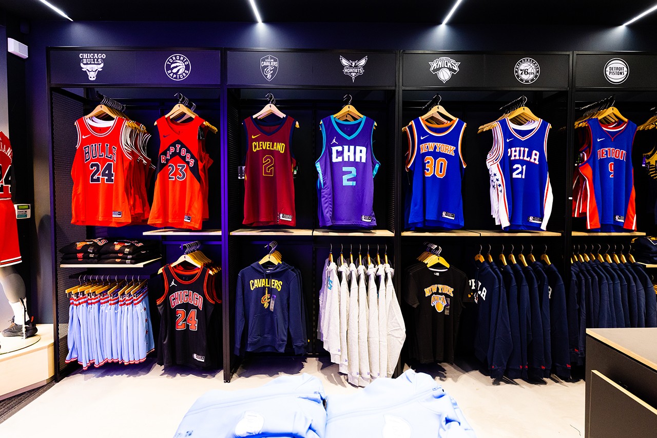 Первый флагманский магазин NBA открылся в Великобритании (фото 3)