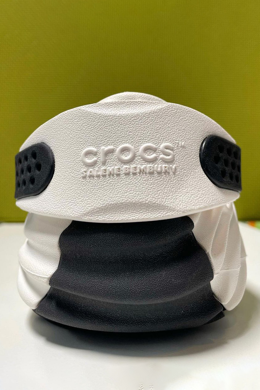 Crocs выпустил рельефные клоги в коллаборации с дизайнером Салехе Бембери (фото 3)