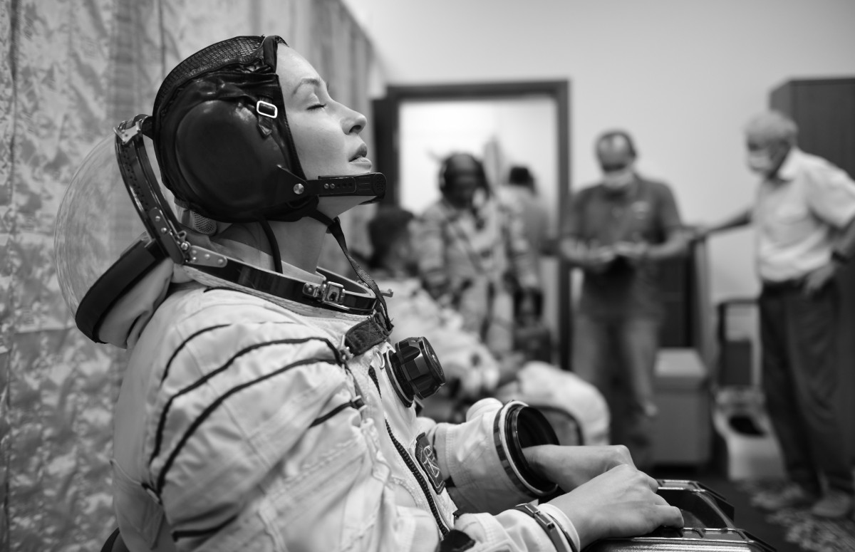 Появились новые снимки подготовки Юлии Пересильд к полету на МКС (фото 1)