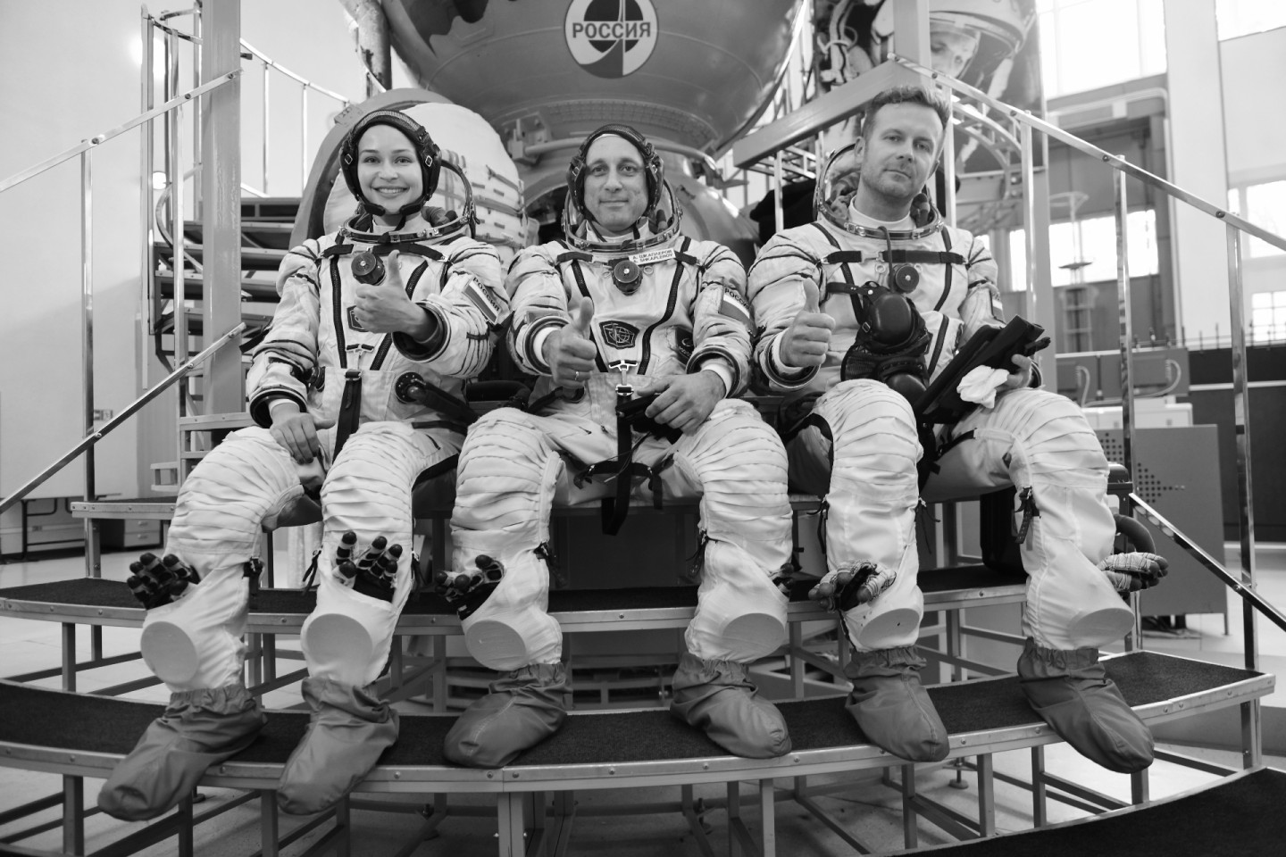 Появились новые снимки подготовки Юлии Пересильд к полету на МКС (фото 2)