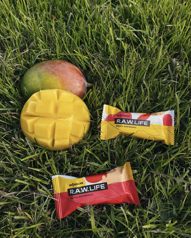 R.A.W. LIFE выпустил лимитированный батончик с манго и земляникой (фото 2)