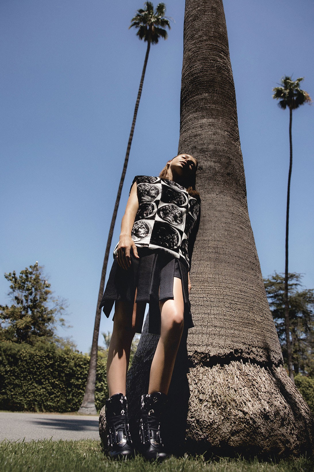 Louis Vuitton сделал обувную съемку с блогером Эммой Чемберлен (фото 5)