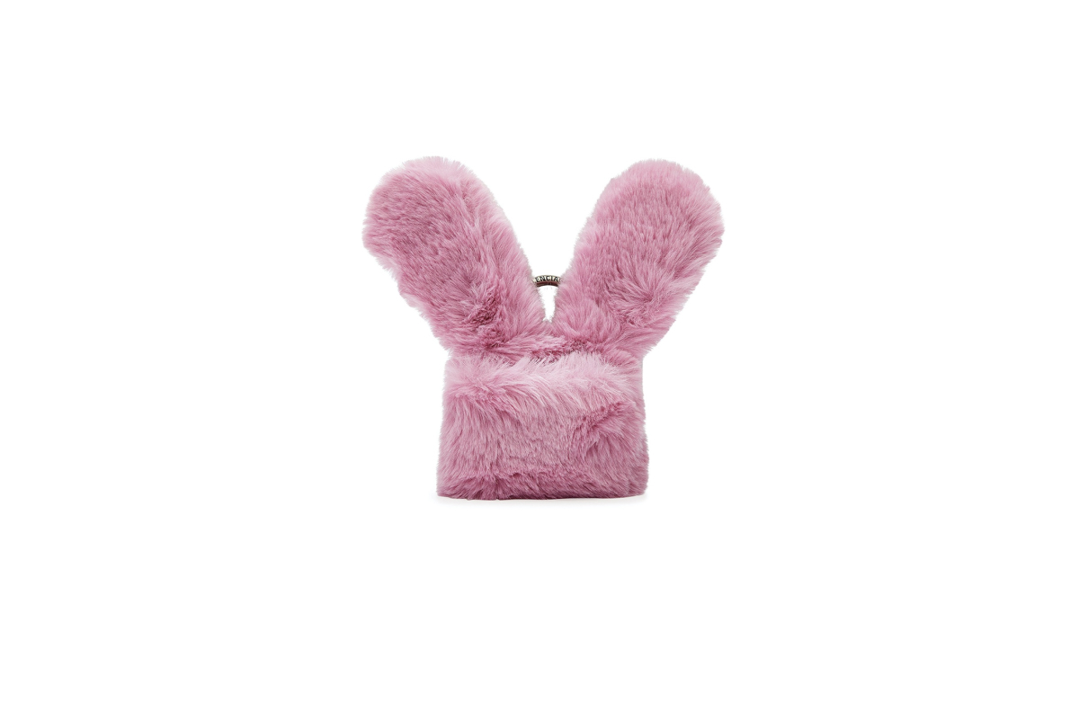 Balenciaga выпустил пушистый чехол для iPhone с кроличьими ушами и хвостом (фото 3)