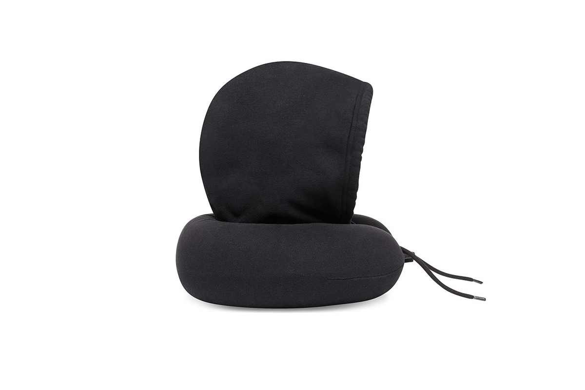 Balenciaga выпустил подушку для путешествий с капюшоном (фото 2)