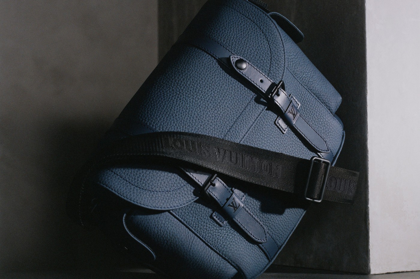 Louis Vuitton обновил классические модели сумок Christopher и Soft Trunk (фото 7)