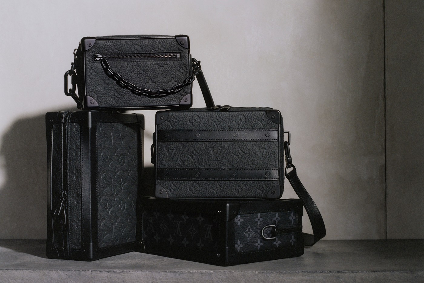 Louis Vuitton обновил классические модели сумок Christopher и Soft Trunk (фото 6)