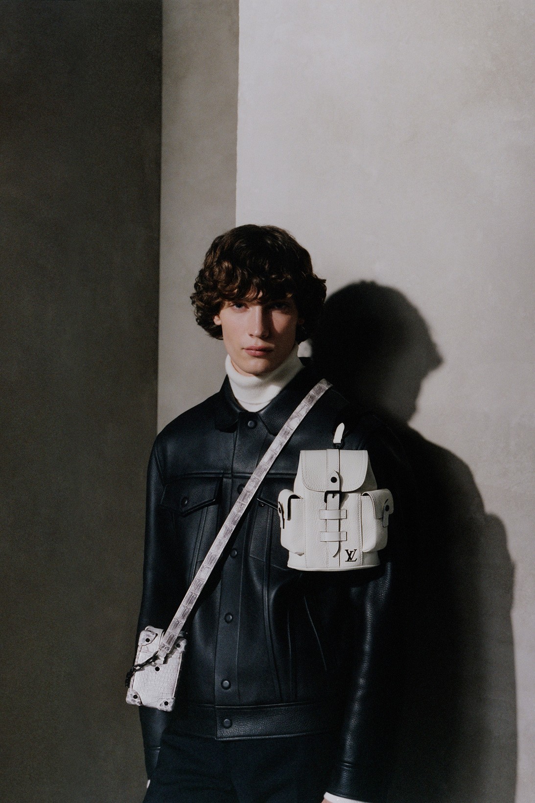 Louis Vuitton обновил классические модели сумок Christopher и Soft Trunk (фото 4)