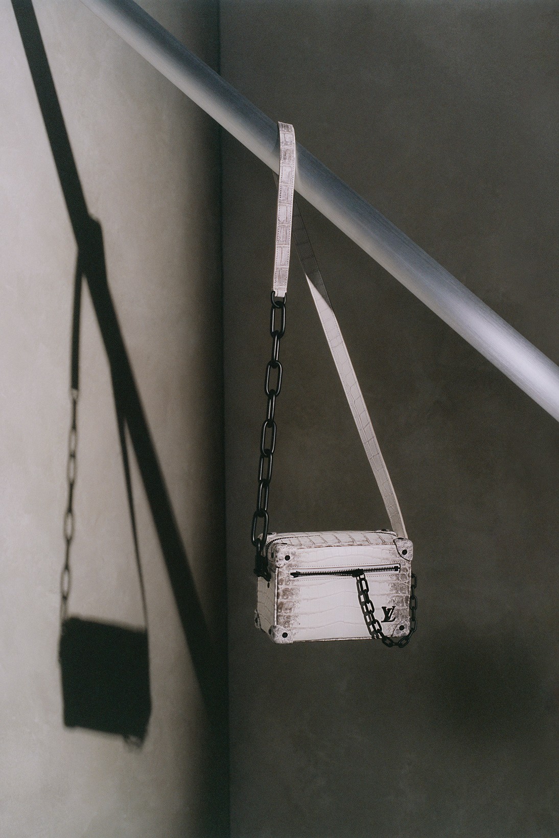 Louis Vuitton обновил классические модели сумок Christopher и Soft Trunk (фото 8)