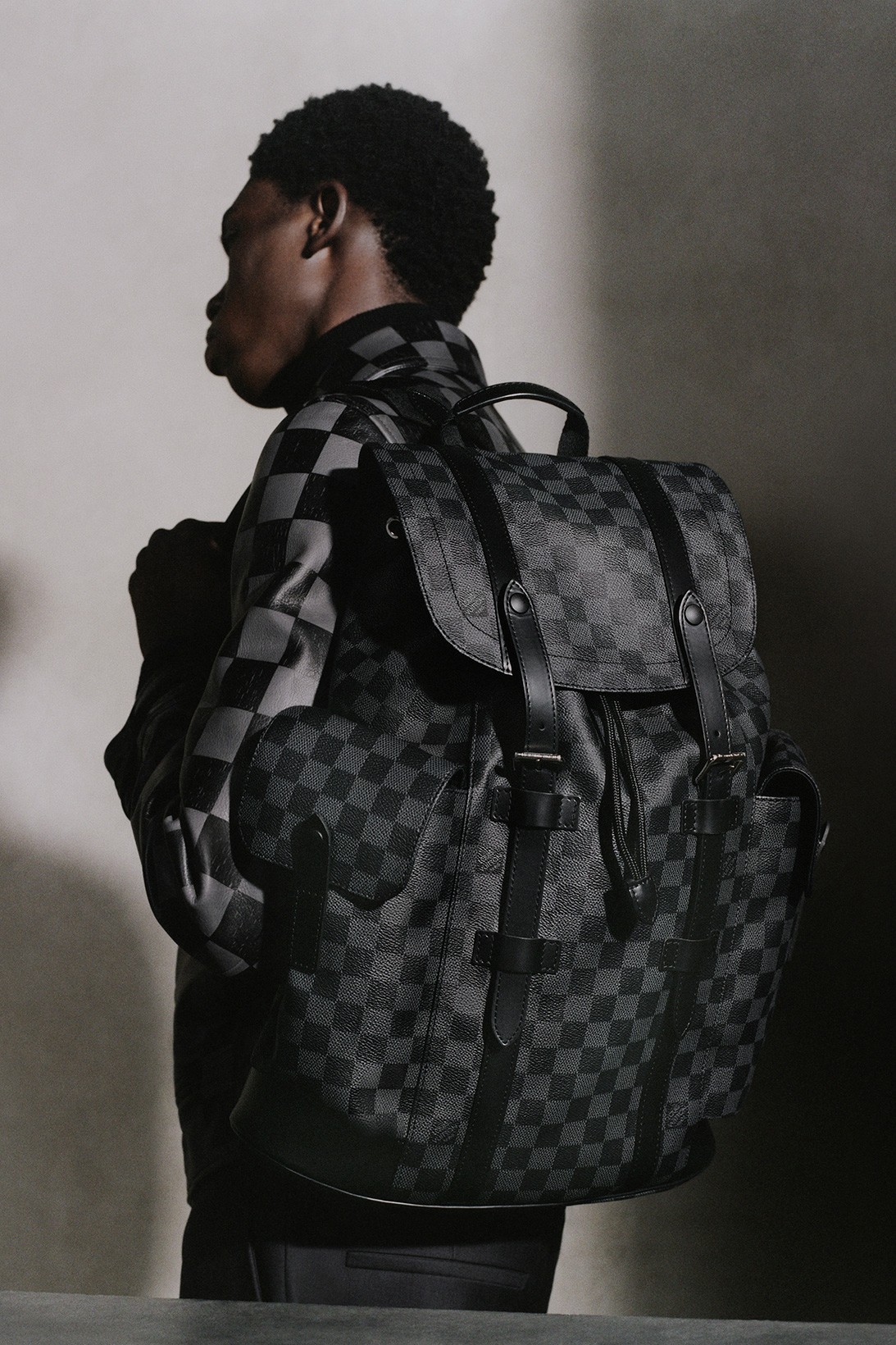 Louis Vuitton обновил классические модели сумок Christopher и Soft Trunk (фото 5)