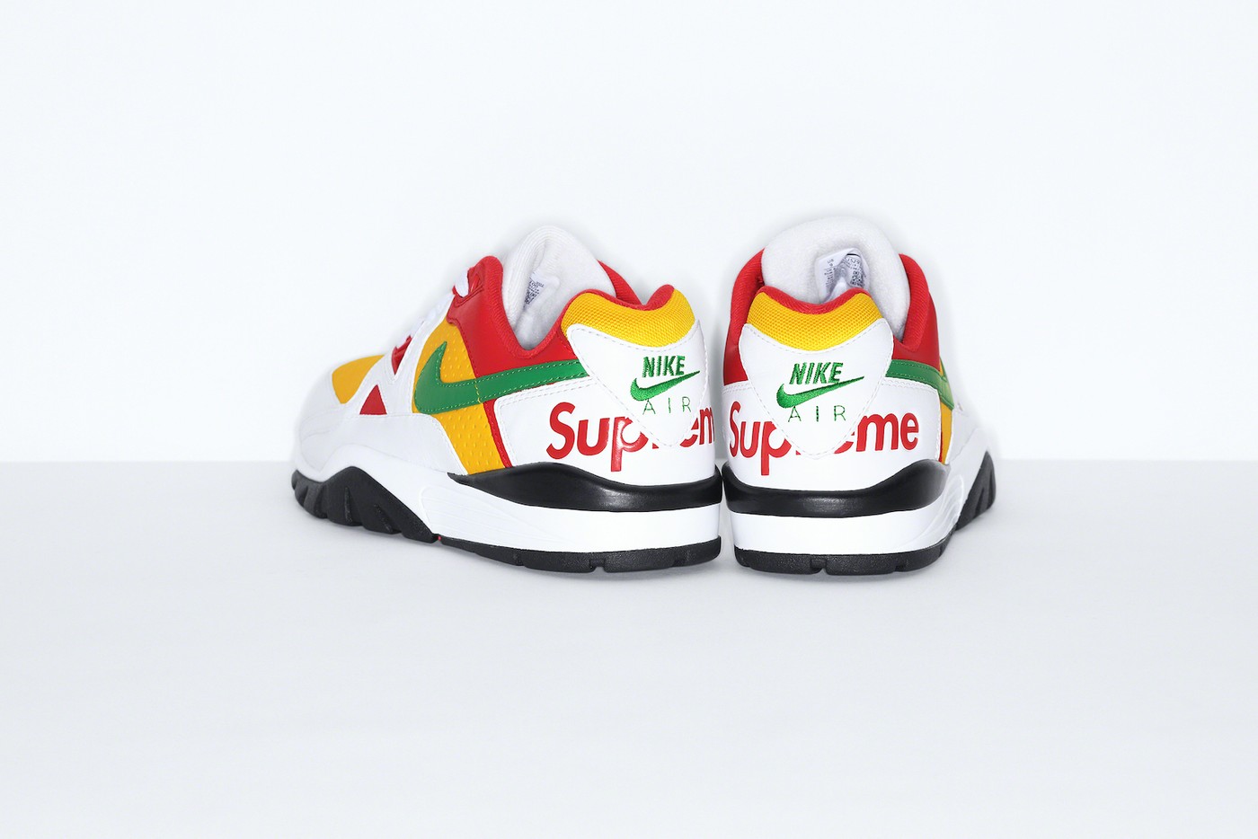 Supreme и Nike выпустили новую коллекцию кроссовок (фото 6)