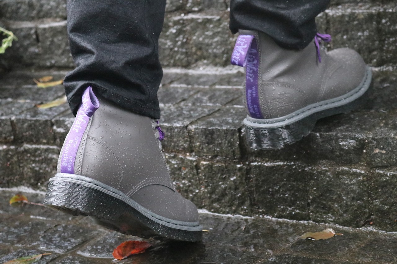 Dr. Martens и The North Face выпустили ботинки с фиолетовыми шнурками (фото 3)