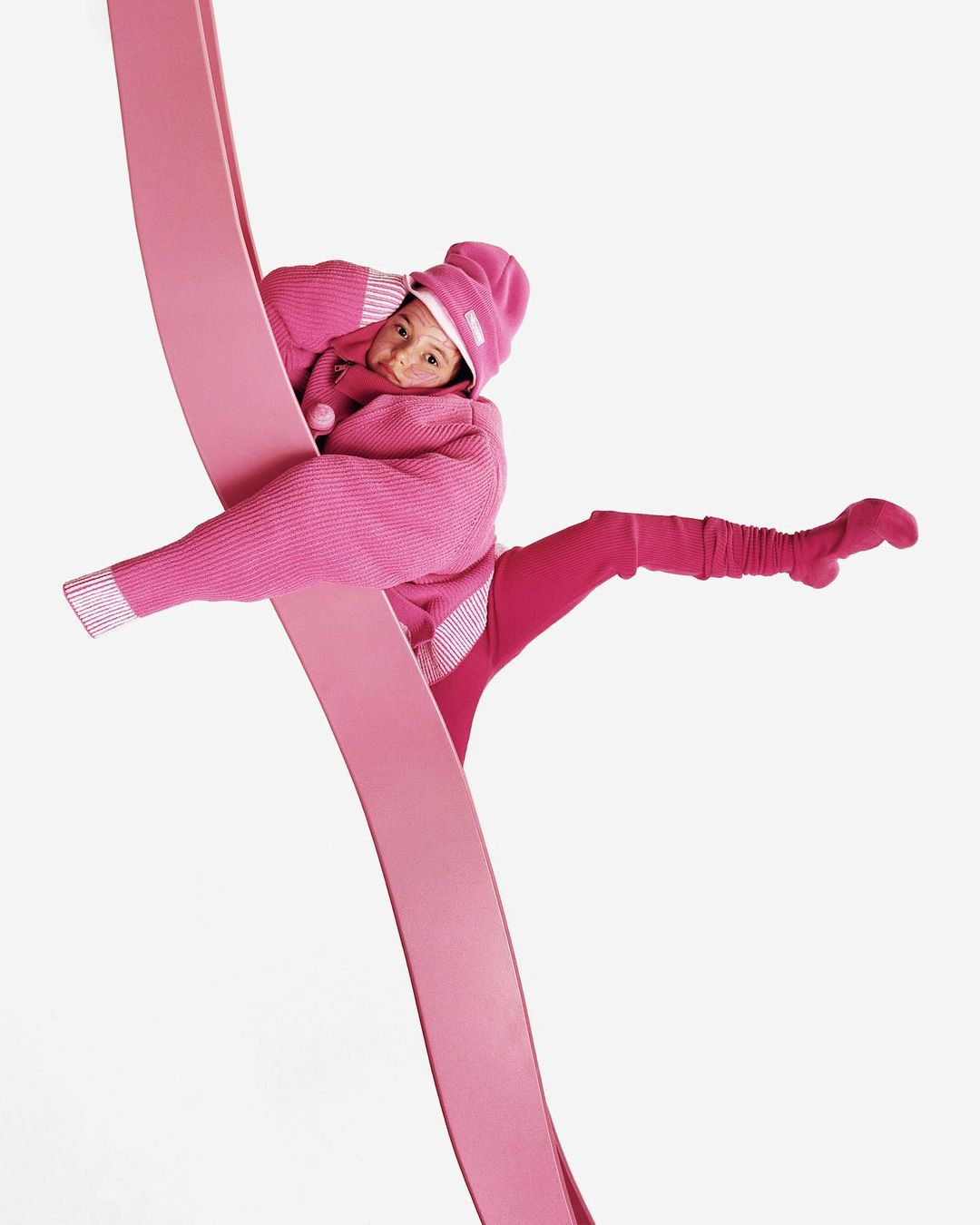 Симон Порт Жакмюс выпустил новую праздничную капсулу в розовых оттенках (фото 6)