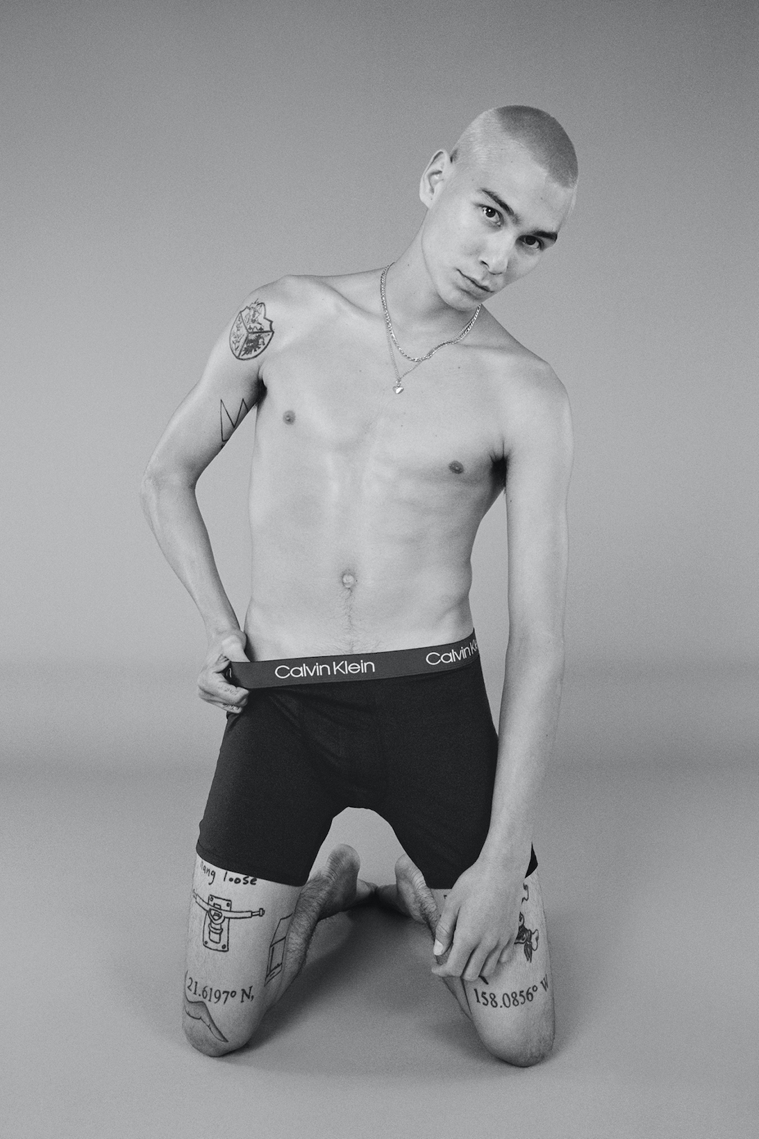 В кампании Calvin Klein снялся актер Эван Мок из новой «Сплетницы» (фото 3)