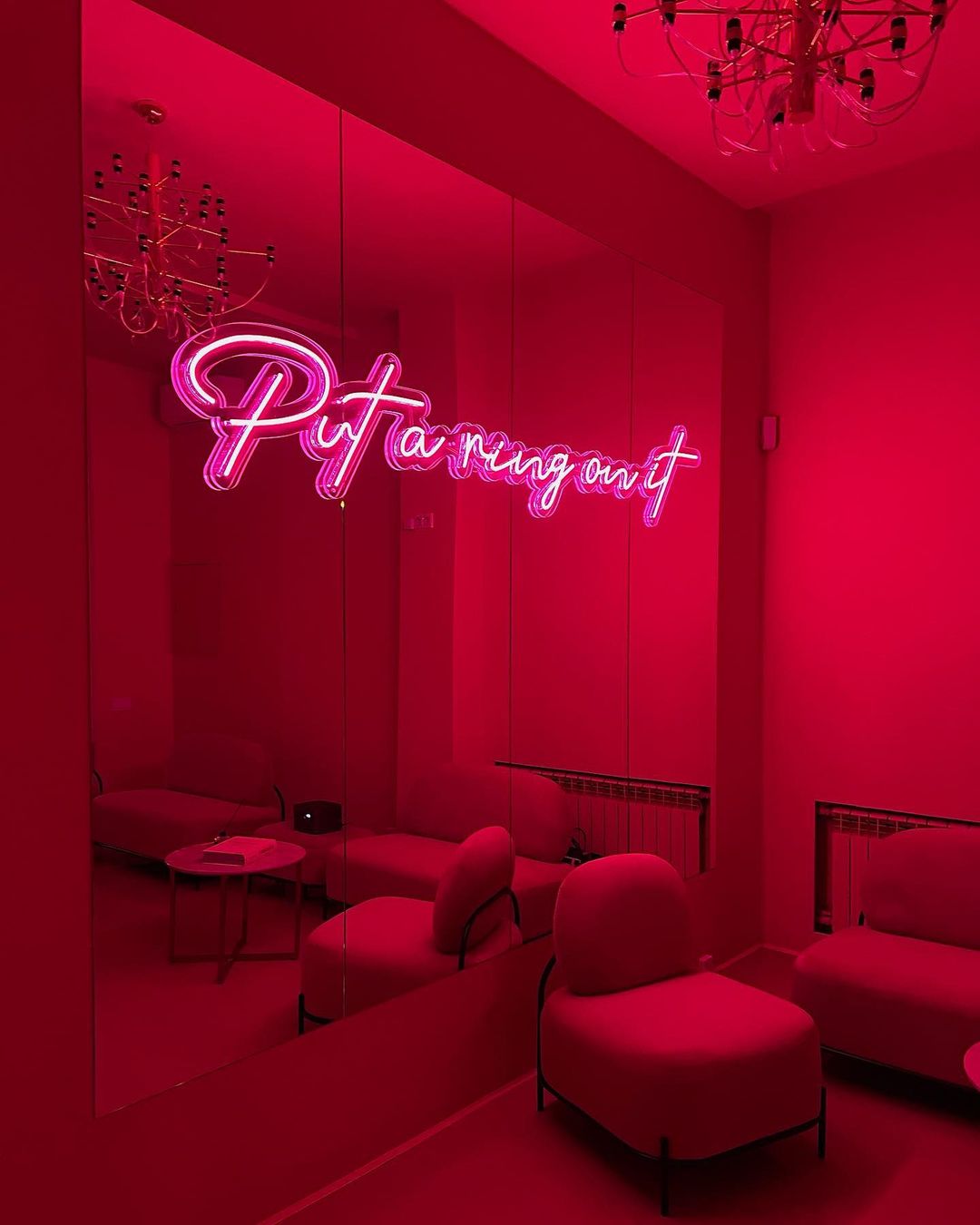 El Piercing Jewelry открыл полностью розовый шоурум в Санкт-Петербурге (фото 4)