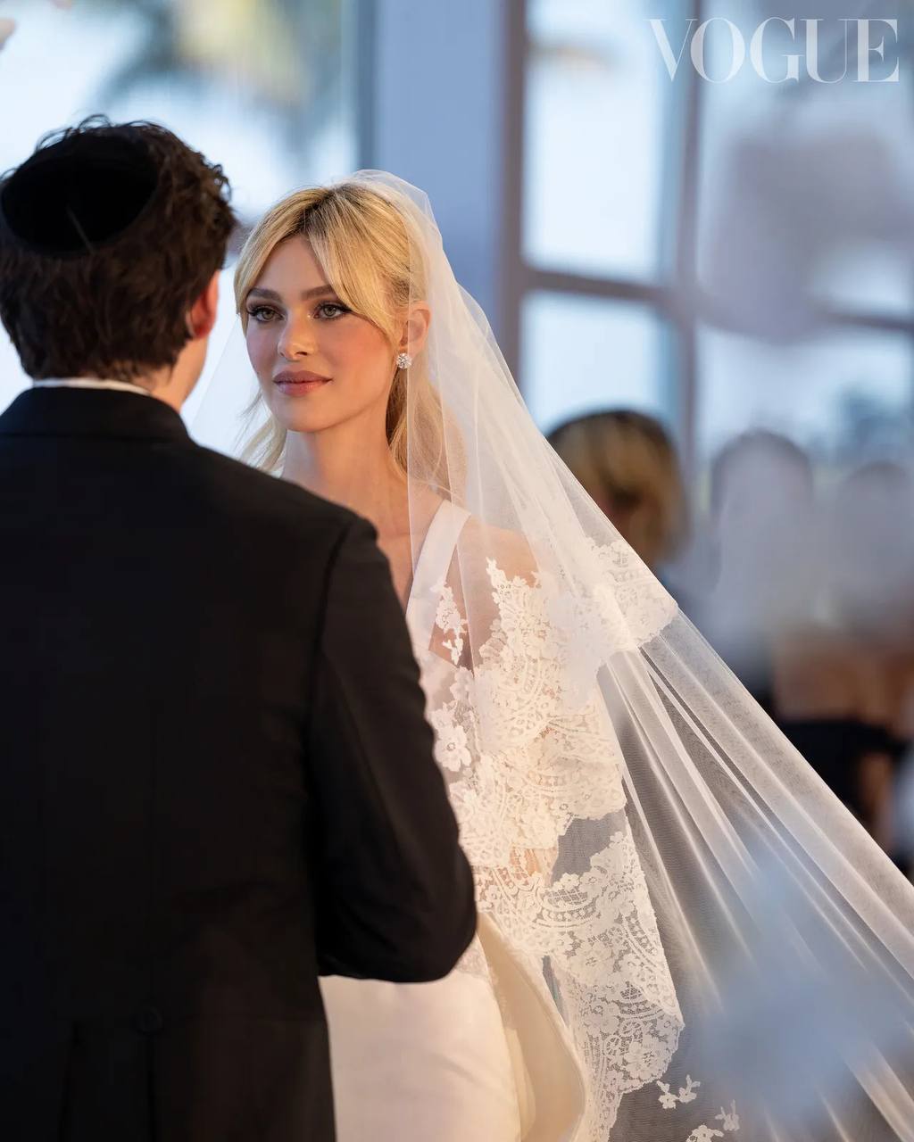 Пьерпаоло Пиччоли создал платье для свадьбы Николы Пельтц и Бруклина Бекхэма (фото 5)