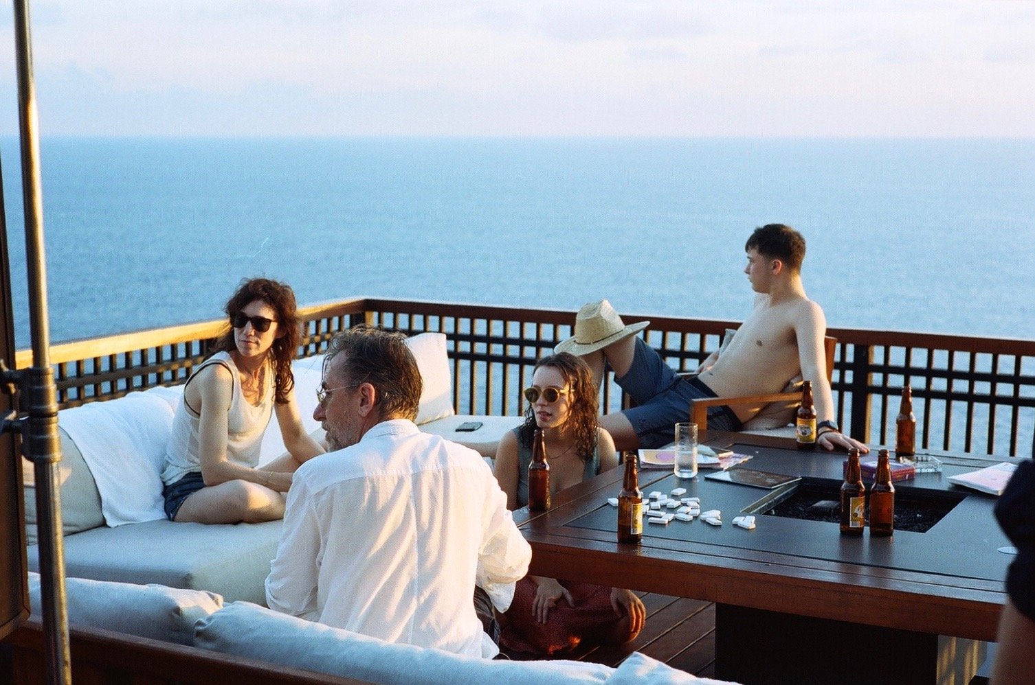 Камю и мексиканские пляжи: зачем смотреть фильм «Закат» с Тимом Ротом и Шарлоттой Генсбур (фото 6)