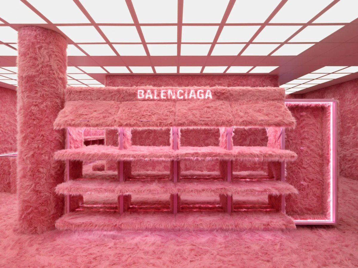 Balenciaga декорировал бутик на лондонской Mount Street розовым мехом (фото 6)