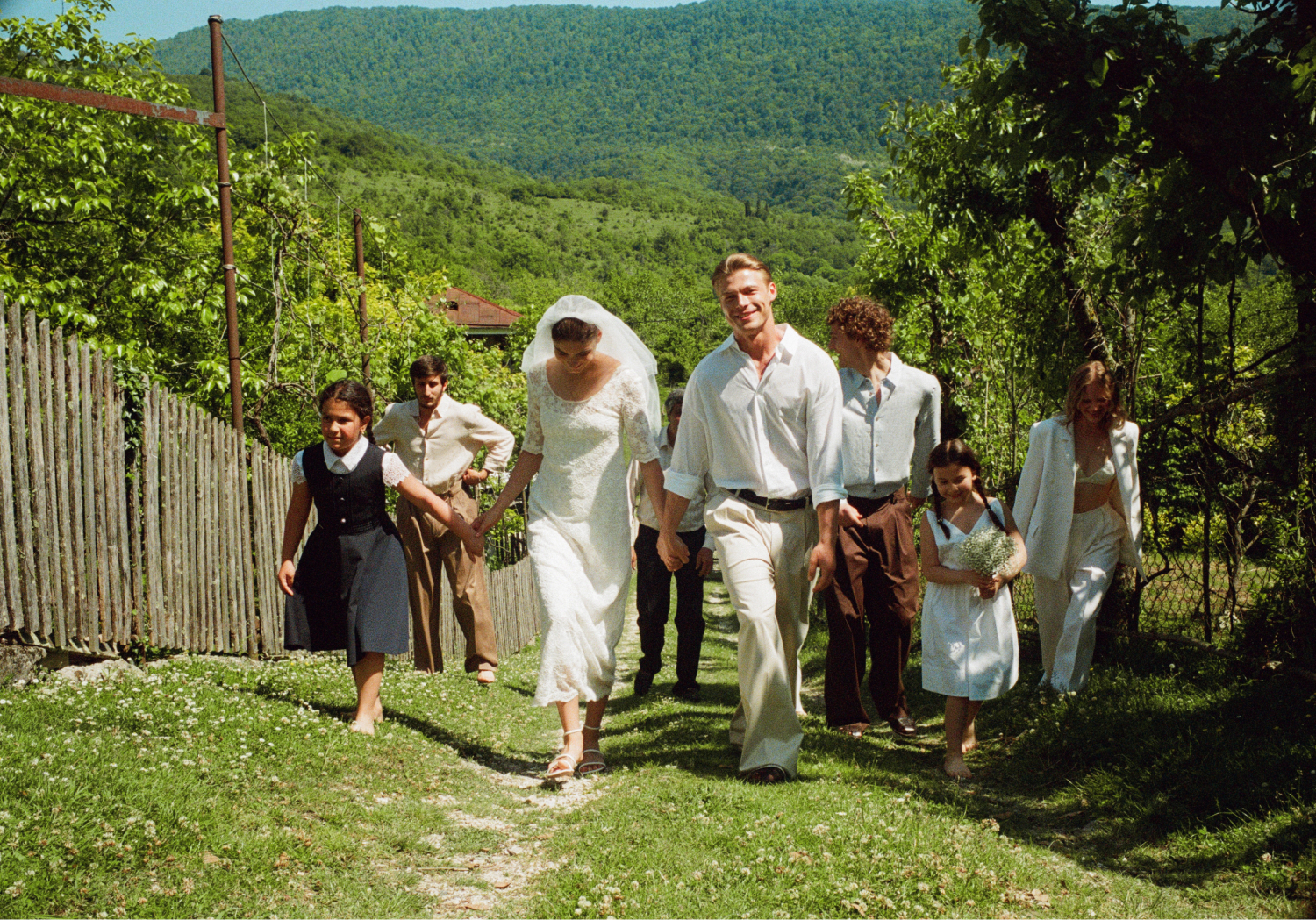 Бренд 12Storeez выпустил первую капсулу для свадьбы и летних праздников (фото 11)