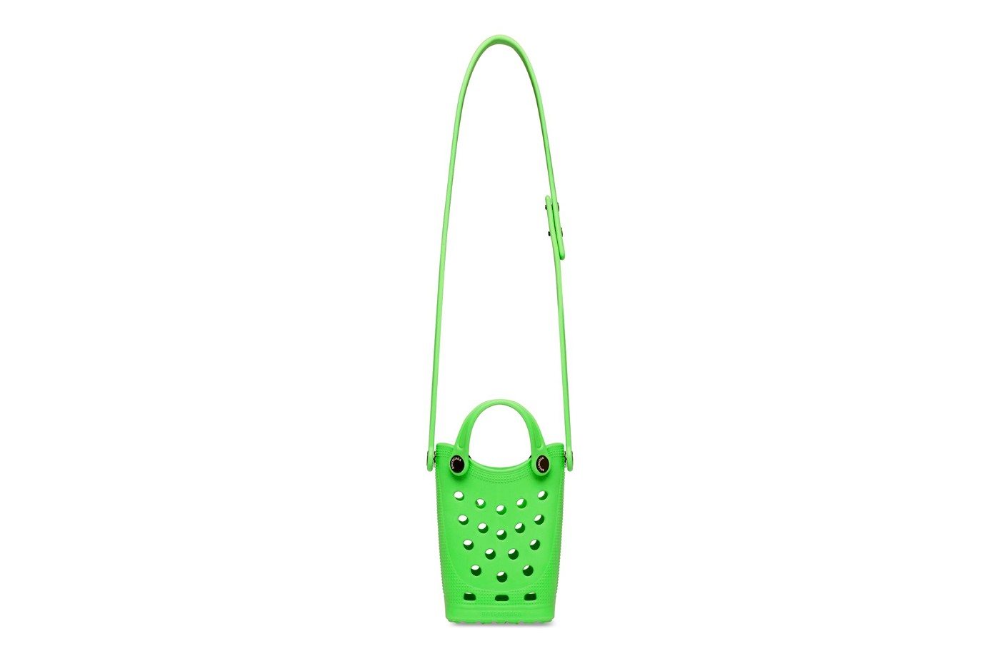 Balenciaga и Crocs выпустили сумку и чехол для телефона (фото 1)