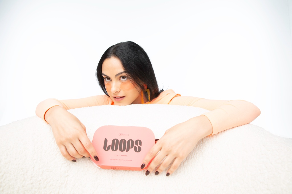 Камила Мендес из «Ривердейла» стала креативным директором Loops Beauty (фото 3)