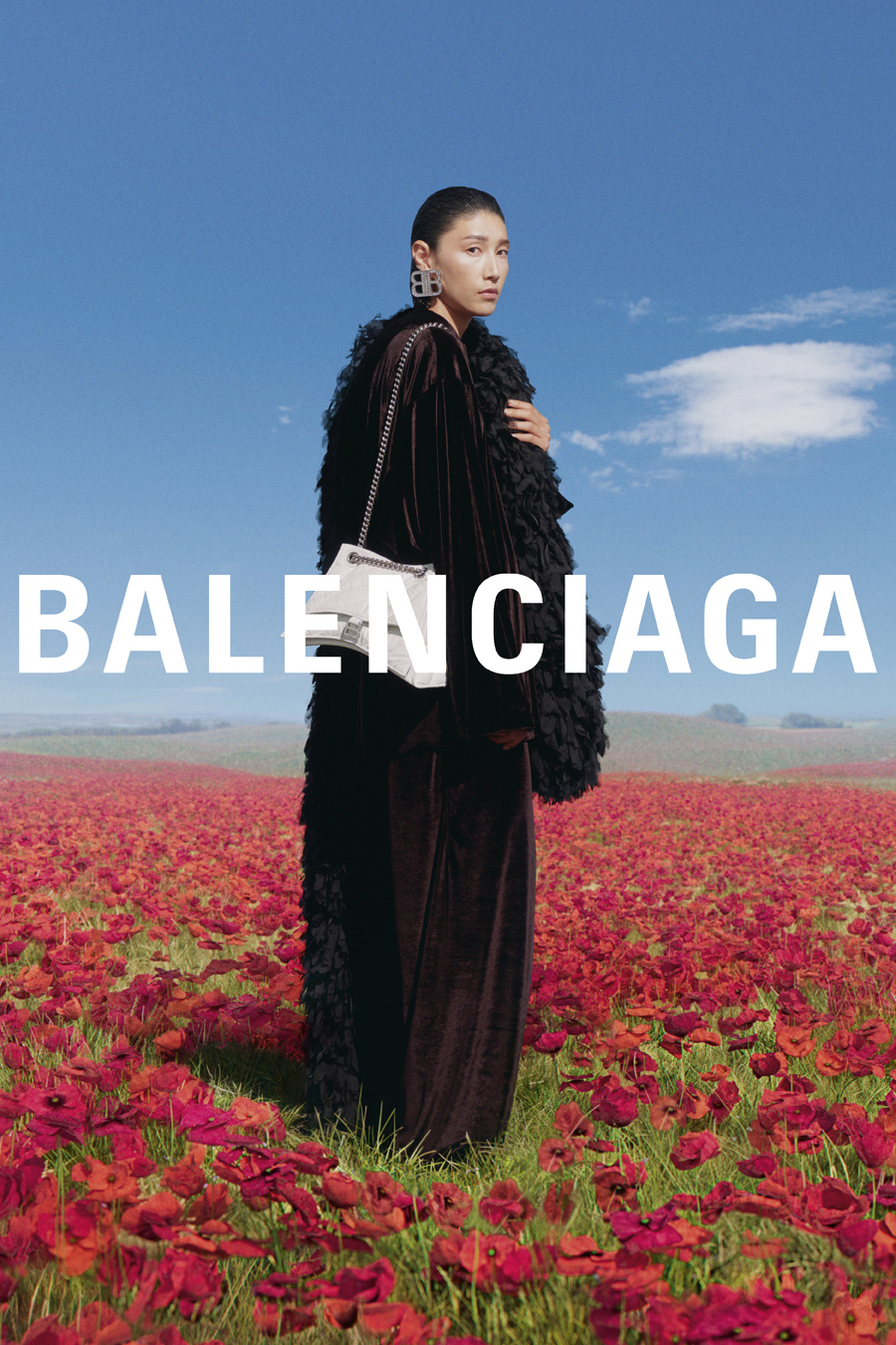 Ким Кардашьян снялась в зимней кампании Balenciaga (фото 9)