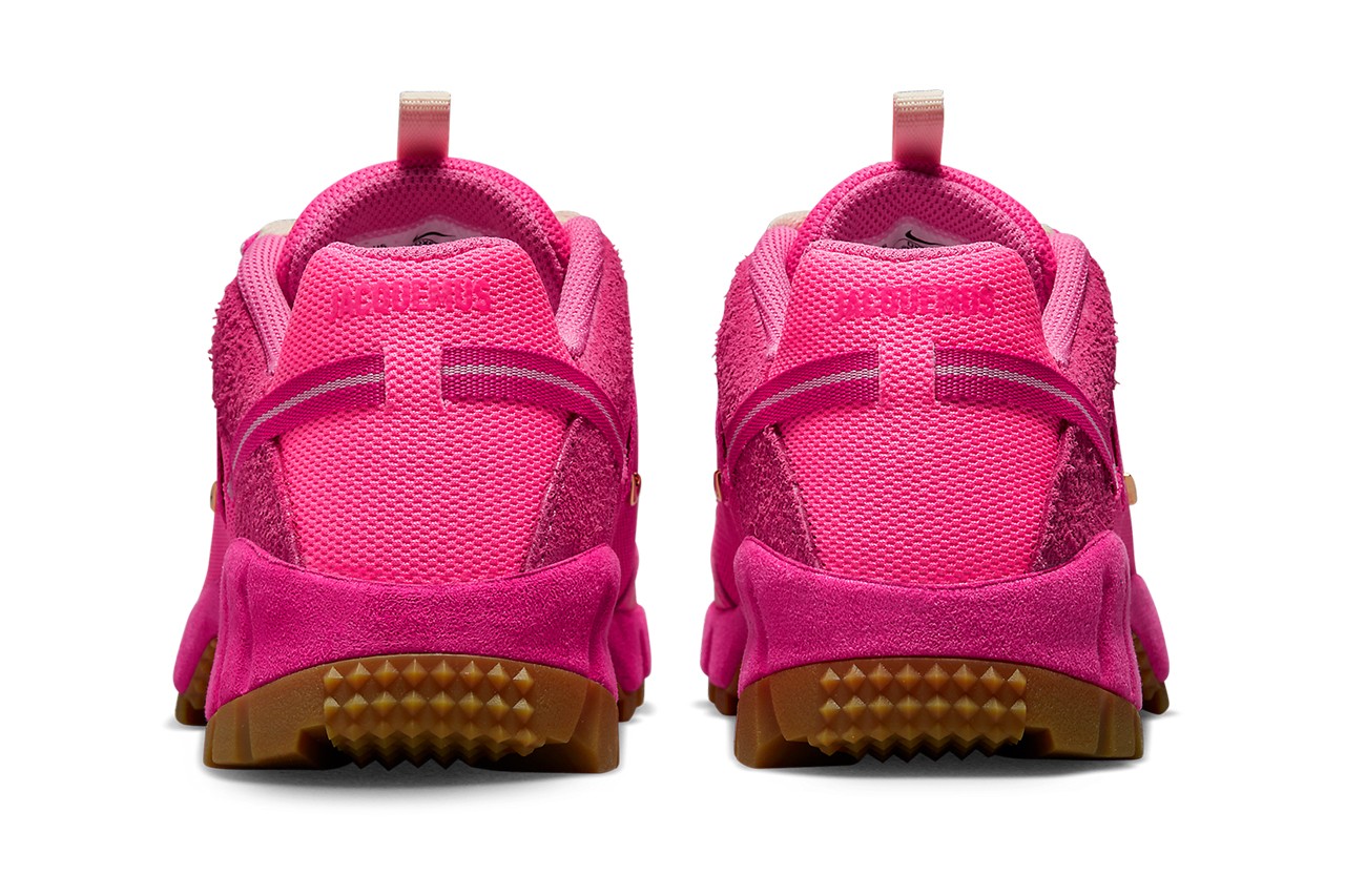 Jacquemus показал кроссовки из коллаборации с Nike в ярко-розовом оттенке (фото 4)