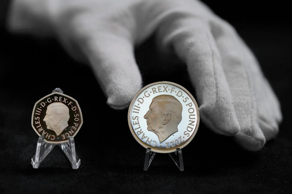 В Великобритании представили дизайн монет с изображением короля Карла III (фото 1)
