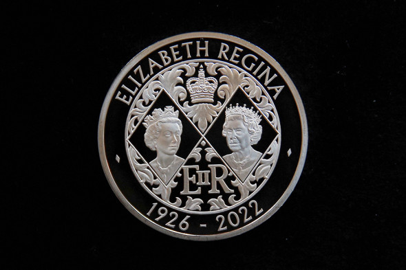 В Великобритании представили дизайн монет с изображением короля Карла III (фото 3)