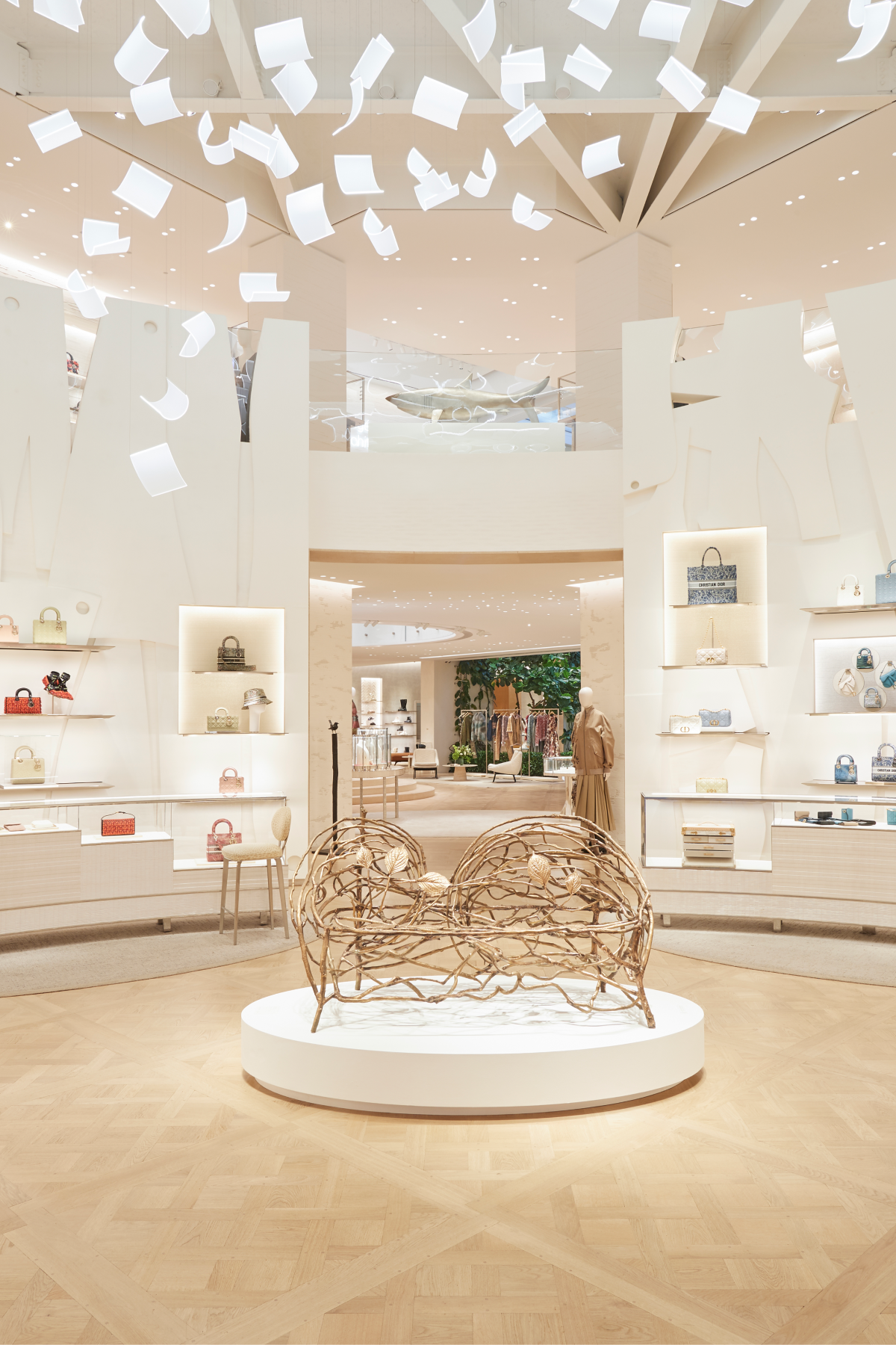 В бутике Dior на авеню Монтень в Париже откроется выставка скульптур (фото 3)
