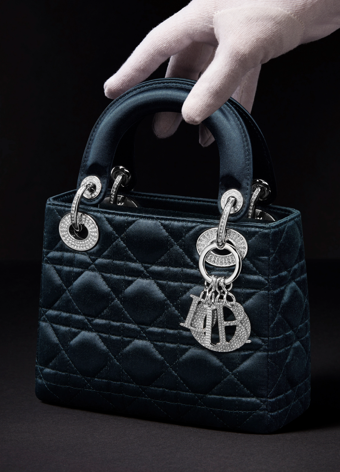 Dior перевыпустил сумку, с которой принцесса Диана появлялась на Met Gala (фото 2)