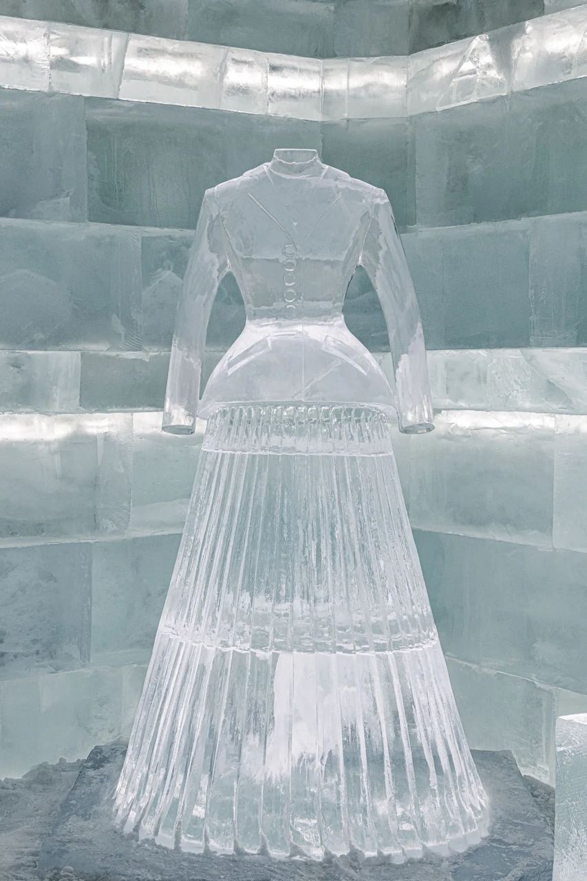 Dior создал копию флагманского магазина на Avenue Montaigne изо льда (фото 3)