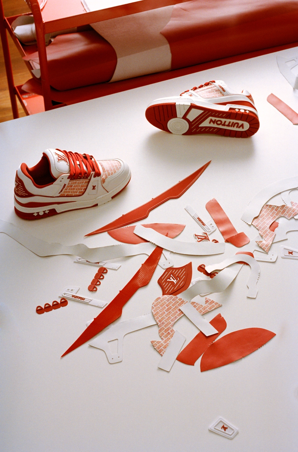 Louis Vuitton пригласил художников переосмыслить кроссовки LV Trainer (фото 2)